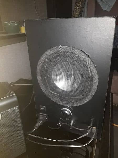 BED SHAKING BASS WOOFERS PHILIPS 2.1 BT CUSTOM MADE 1