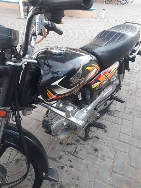 Honda CD 70 ; 2022 model Karachi No 10