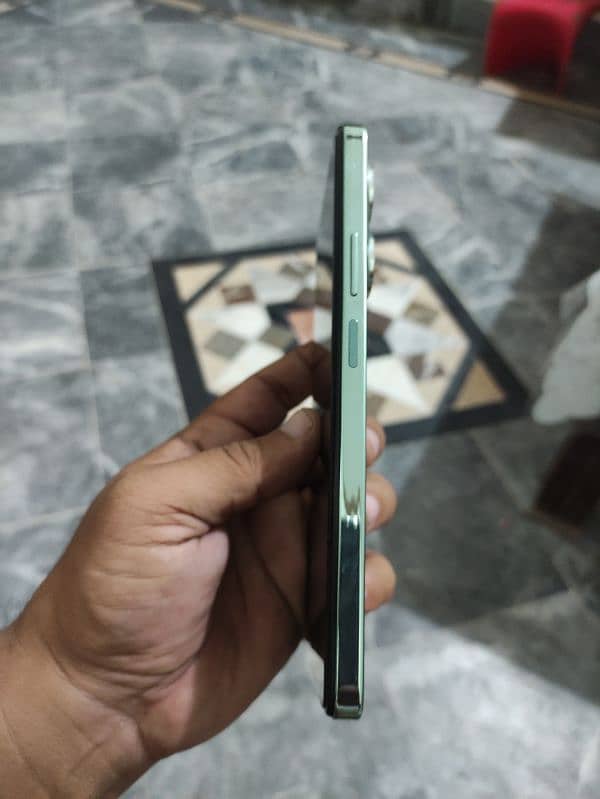 Tecno spark 20 pro.   8+8/256 5