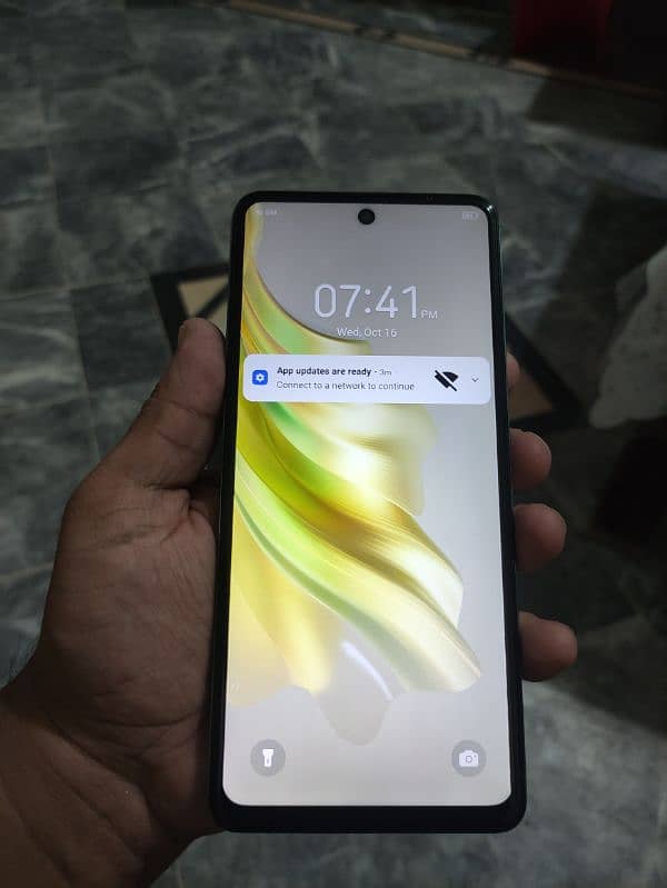 Tecno spark 20 pro.   8+8/256 7