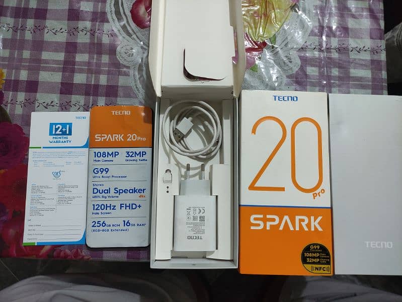 Tecno spark 20 pro.   8+8/256 8