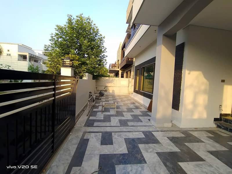 1 Kanal Brand New Luxury Bungalow For Rent CC-Block DHA Phase 4 2