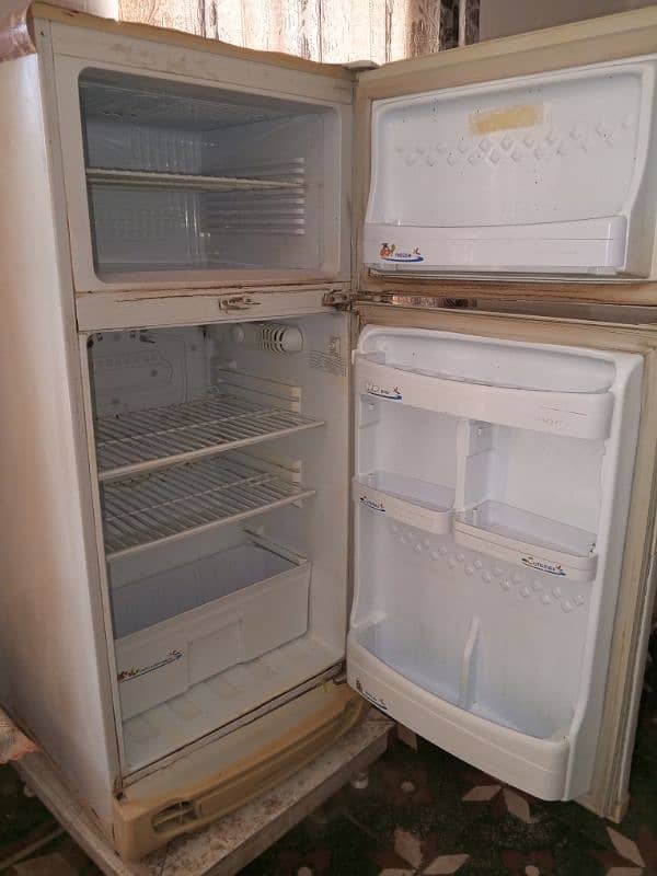 Refrigerator for sale bilkol sae ha chalo halat mn 2