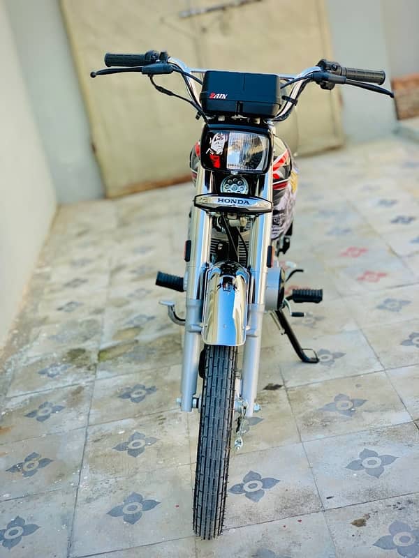 Bike all good 10/10 condition plz WhatsApp’s py rabta kary 3