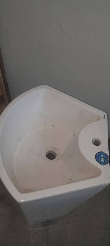 One Piece Wash Basin 1