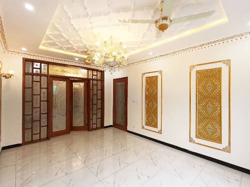 Prime Location House Of 10 Marla In Faisal Town - Block C For sale 7