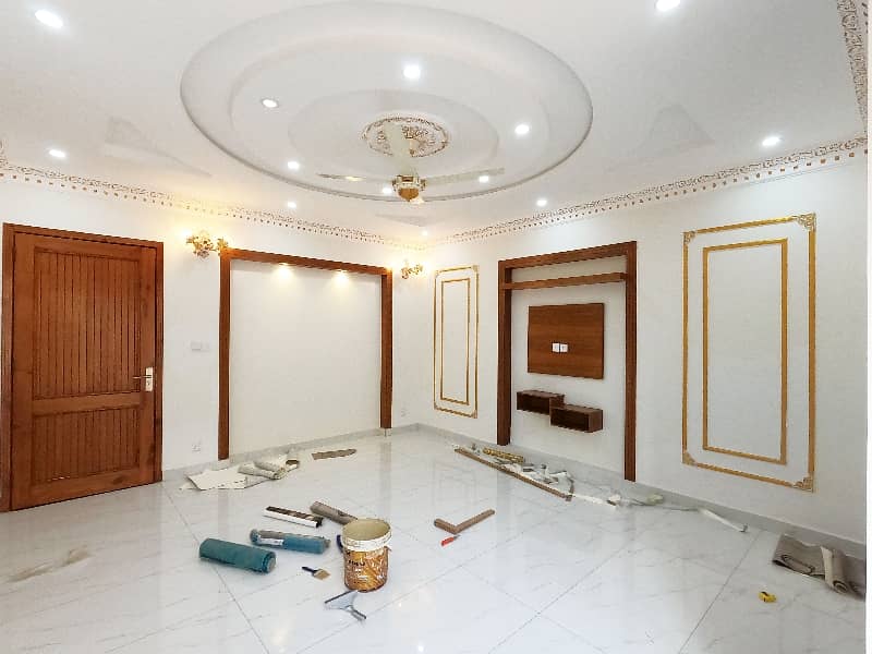 Prime Location House Of 10 Marla In Faisal Town - Block C For sale 28