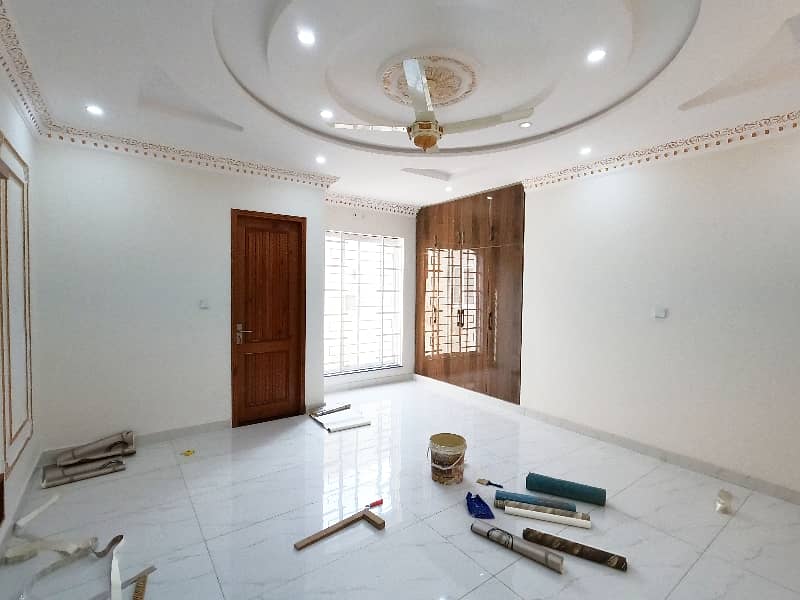 Prime Location House Of 10 Marla In Faisal Town - Block C For sale 29