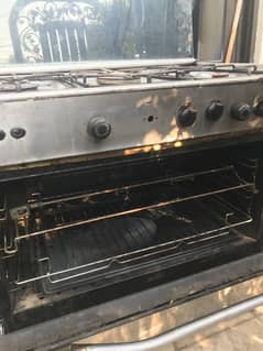 Cooking range with five burners