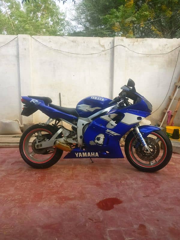 Yamaha R6 1