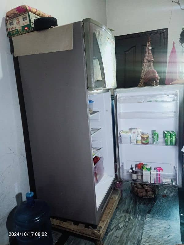 Medium size Refrigerator Urgent sale 0