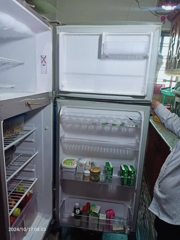 Medium size Refrigerator Urgent sale 3