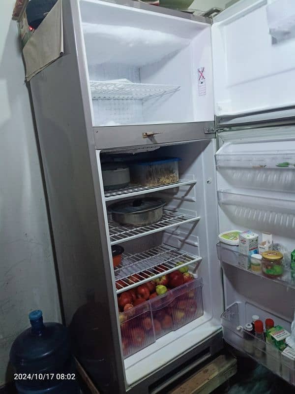 Medium size Refrigerator Urgent sale 5