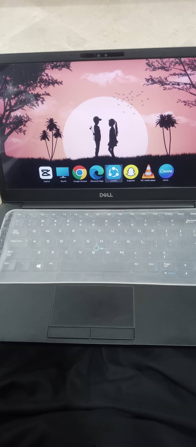 Dell Laptop, Like New. 8Gb Ram ddr4, 256Gb SSD 2