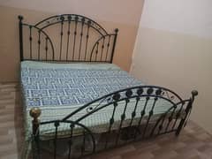 rod iron king size bed with 2 single mattress n 3 door almari