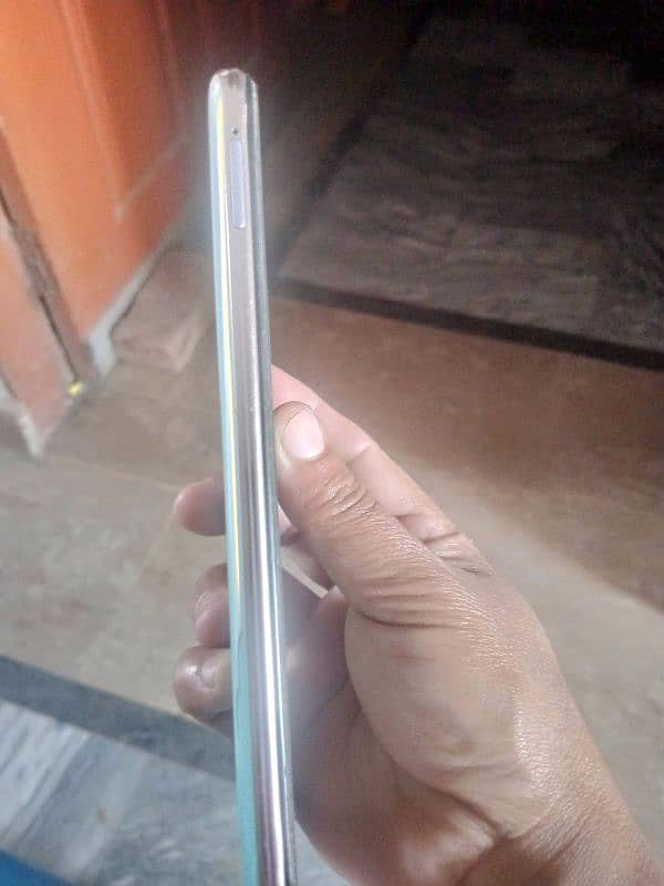 Vivo Y19 condition 9/10 he 4Ram 128 GB . only 25000 3