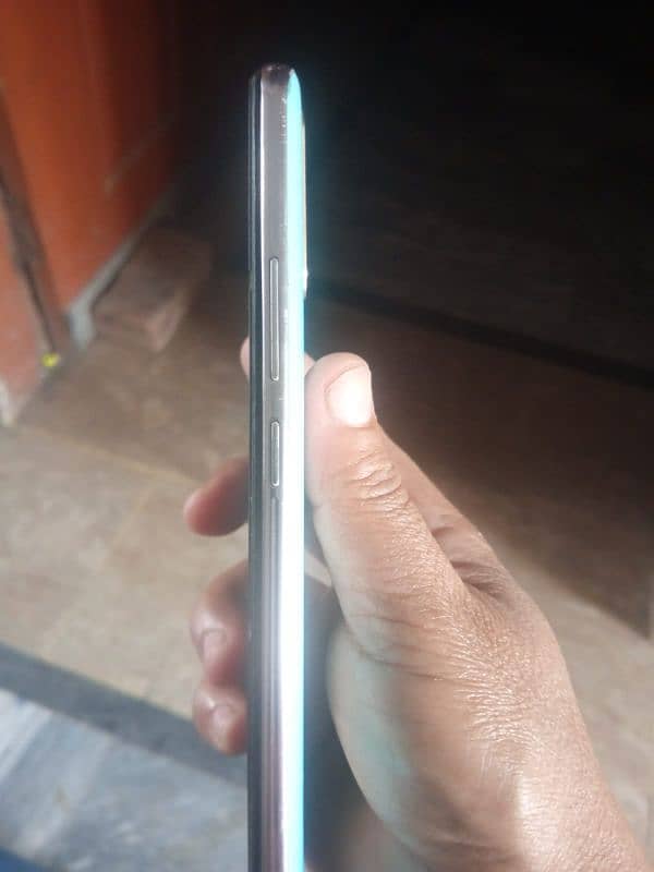 Vivo Y19 condition 9/10 he 4Ram 128 GB . only 25000 5