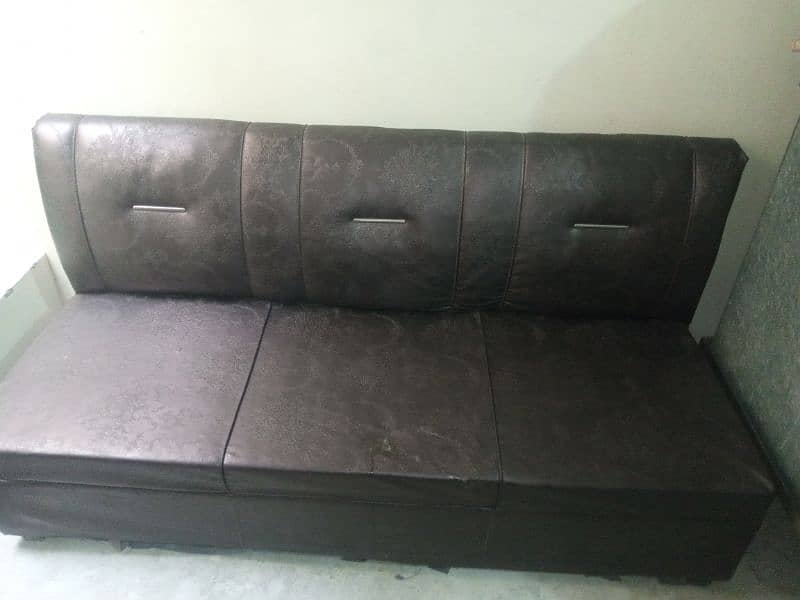 3seater sofa for sale 0