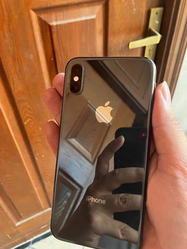 IPHONE XS 64 GB FACTORY UNLOCK 1