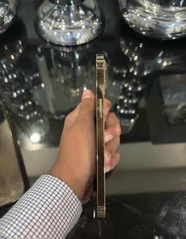 iphone 12 pro max 256gb (PTA APPROVED) 3