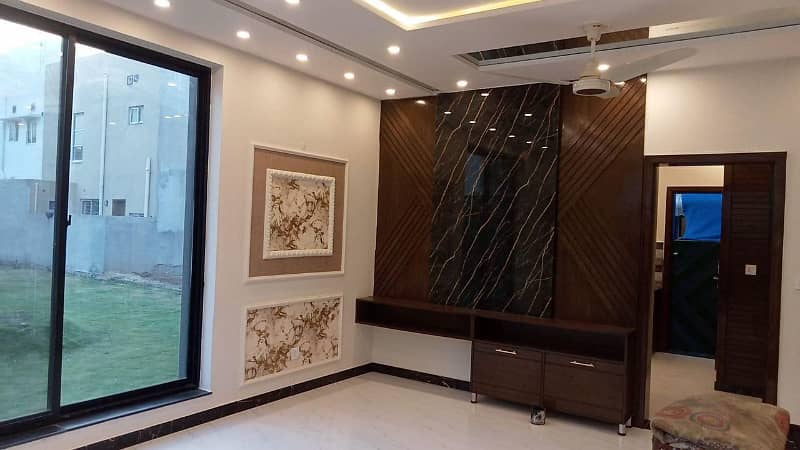 6.5 Marla Luxury Corner with Facing Park Designer House For Sale In Bahria Town Lahore 5