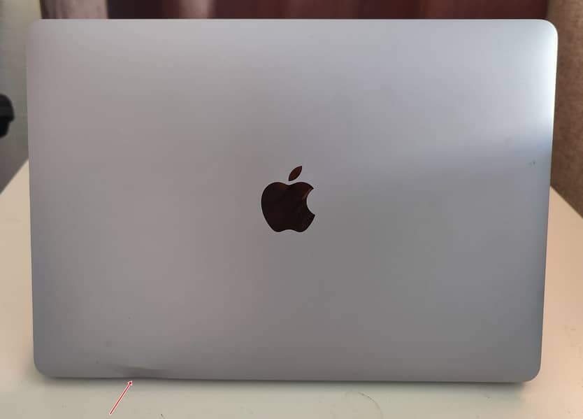 MacBook Pro (13-inch, 2019, Two Thunderbolt 3 ports) Minor Defect 1