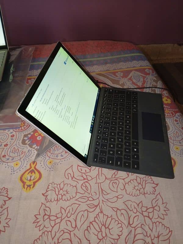 Microsoft surface pro5 touch corei5 7thgen 8gbram 128ssd with keyboard 3