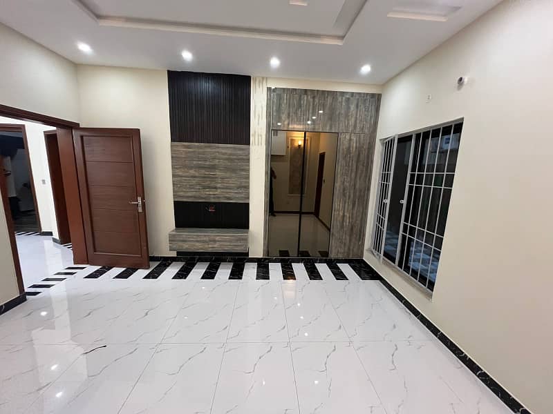 1 kanal brand new luxury Spanish upper portion available for rent near ucp University or University of lahore or shaukat khanum hospital or abdul sattar eidi road M2 1