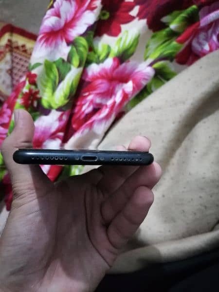 I am selling iPhone 7 plus 4