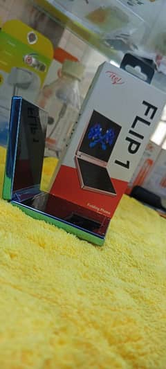 itel Flip 1 folding nphone