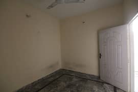 Single room attched bath near benazir hospital near to metro station Chandni Chowk Infront of Pappu lemon soda 0