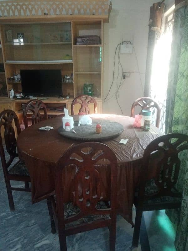 Round dining table with 6 chairs 1