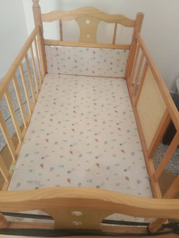 wooden baby cot 0