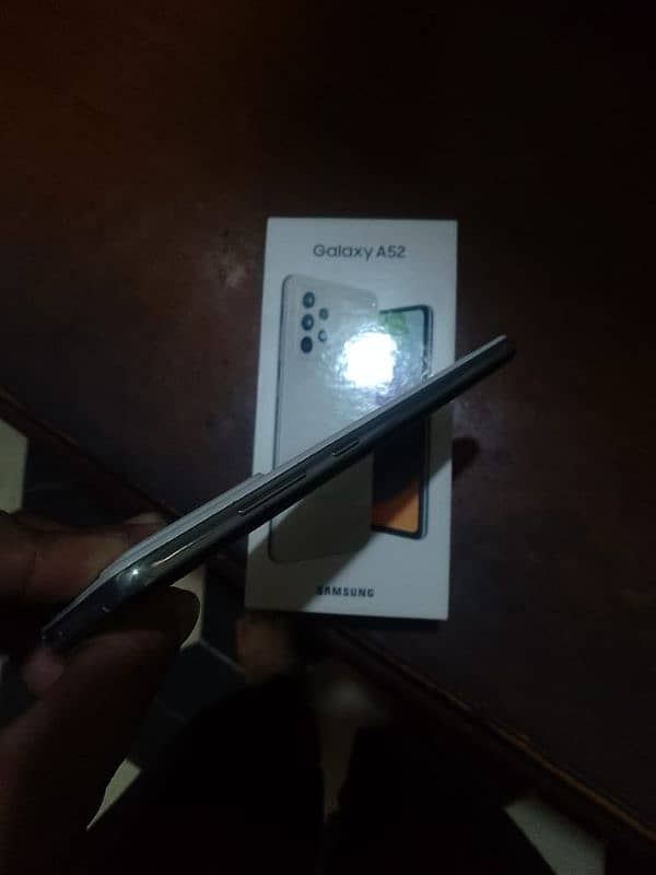 Samsung Galaxy a52  10\10 Cod  price 60 K  contic& Whtsapp 03015130411 2