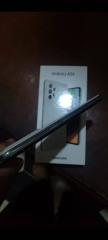 Samsung Galaxy a52  10\10 Cod  price 60 K  contic& Whtsapp 03015130411 3