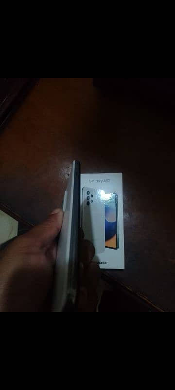 Samsung Galaxy a52  10\10 Cod  price 60 K  contic& Whtsapp 03015130411 5