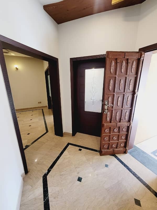 10 Marla Used House Available For Sale Jasmin Block Bahria Town Lahore 4