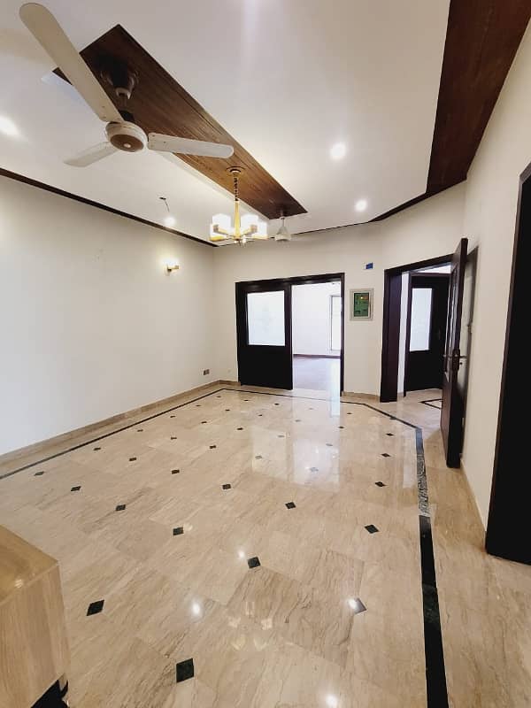 10 Marla Used House Available For Sale Jasmin Block Bahria Town Lahore 14