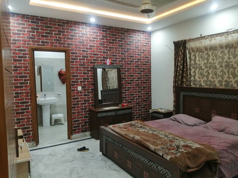 10 MARLA SLIGHTLY USED UPPER PORTION IS AVAILABLE FOR RENT ON TOP LOCATION ODF TARIQ GARDENS LAHORE 0