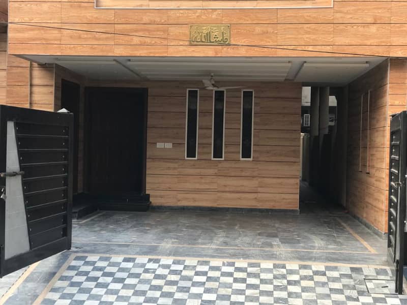 10 MARLA SLIGHTLY USED UPPER PORTION IS AVAILABLE FOR RENT ON TOP LOCATION ODF TARIQ GARDENS LAHORE 9