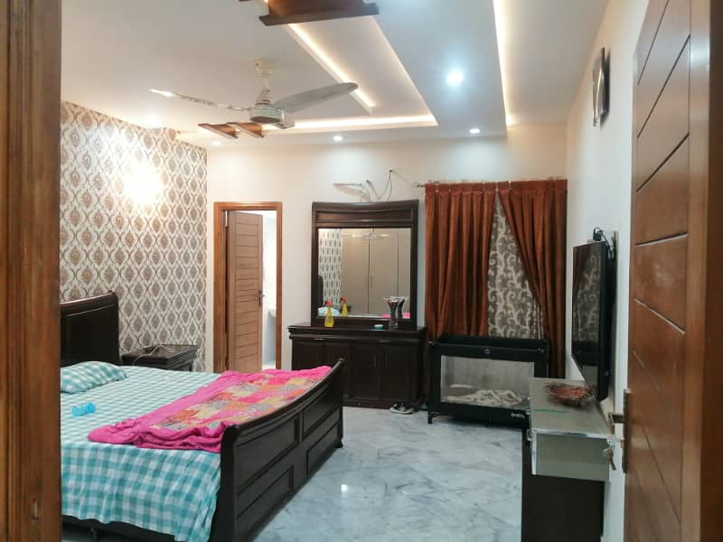 10 MARLA SLIGHTLY USED UPPER PORTION IS AVAILABLE FOR RENT ON TOP LOCATION ODF TARIQ GARDENS LAHORE 10