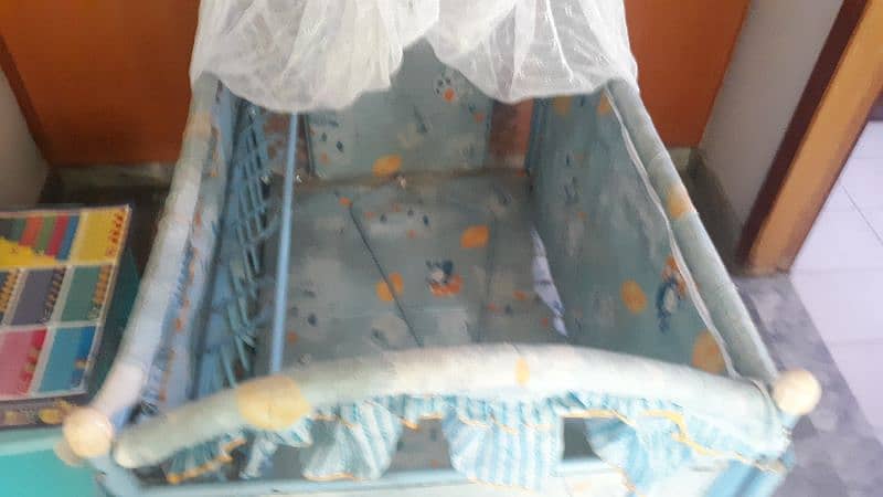 COT and bed option. very good condition 3