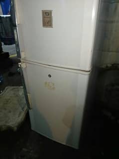 dawlance fridge in good condition with waranty