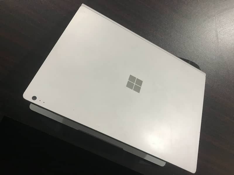 I7-6th Gen. Microsoft Surface Book 1