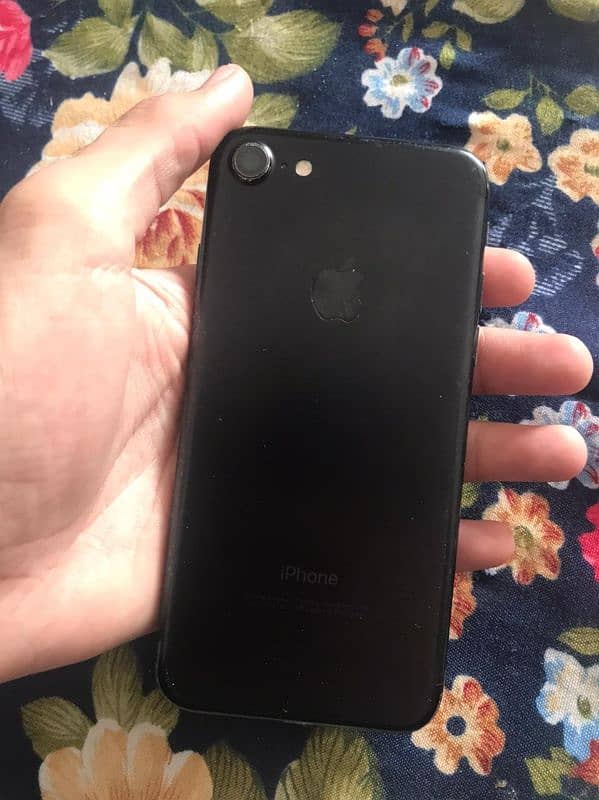 IPHONE 7 32GB PTA APPROVED WITH BOX URGENT SELL 1