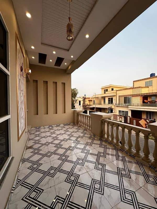 10 Marla house available for sale in DHA 11 Rahber 3