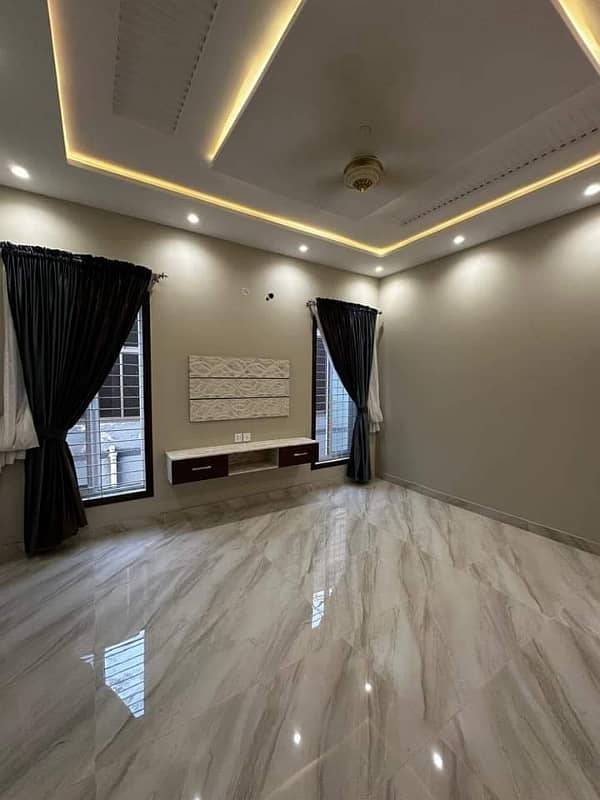 10 Marla house available for sale in DHA 11 Rahber 8