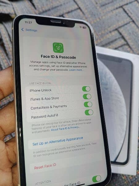 iphone Xr Factory unlocked With Box 7