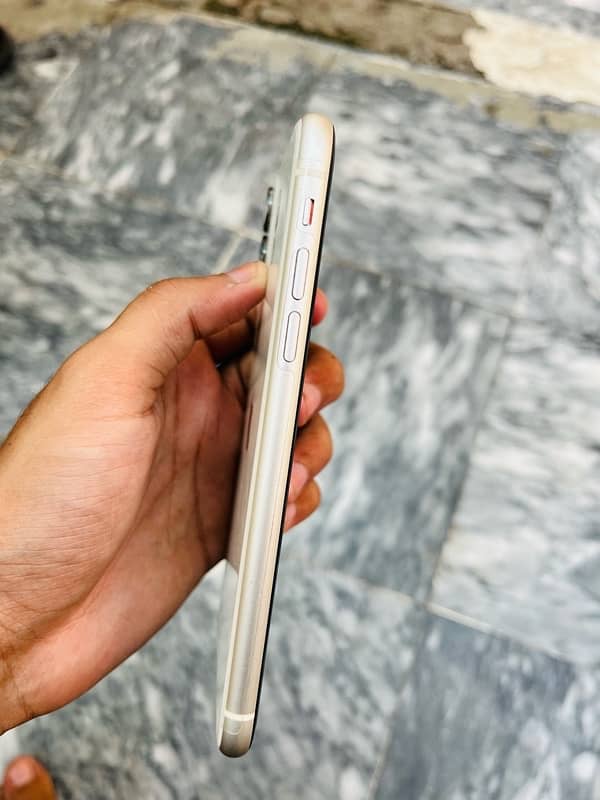 iphone 11 white color 1