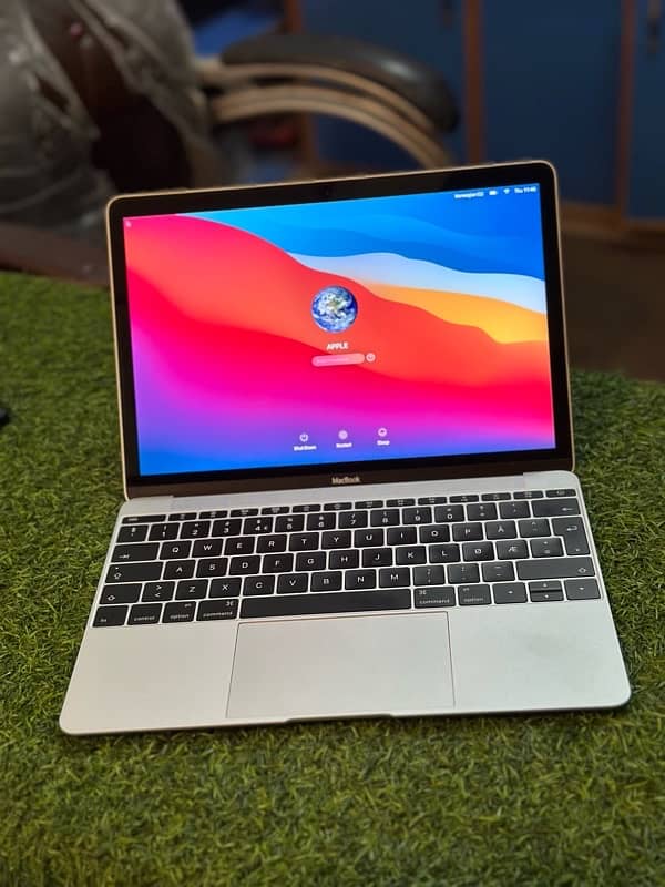 Apple Macbook 2016 M3 12 inch Display 10/10 Condition 6